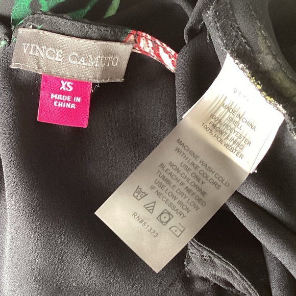 Floral V-Neck Tank by Vince Camuto - Picture 10 of 10